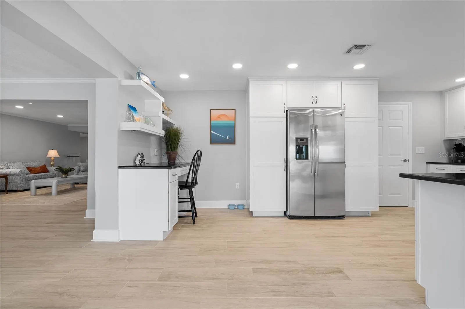 2211 PALM TREE DR