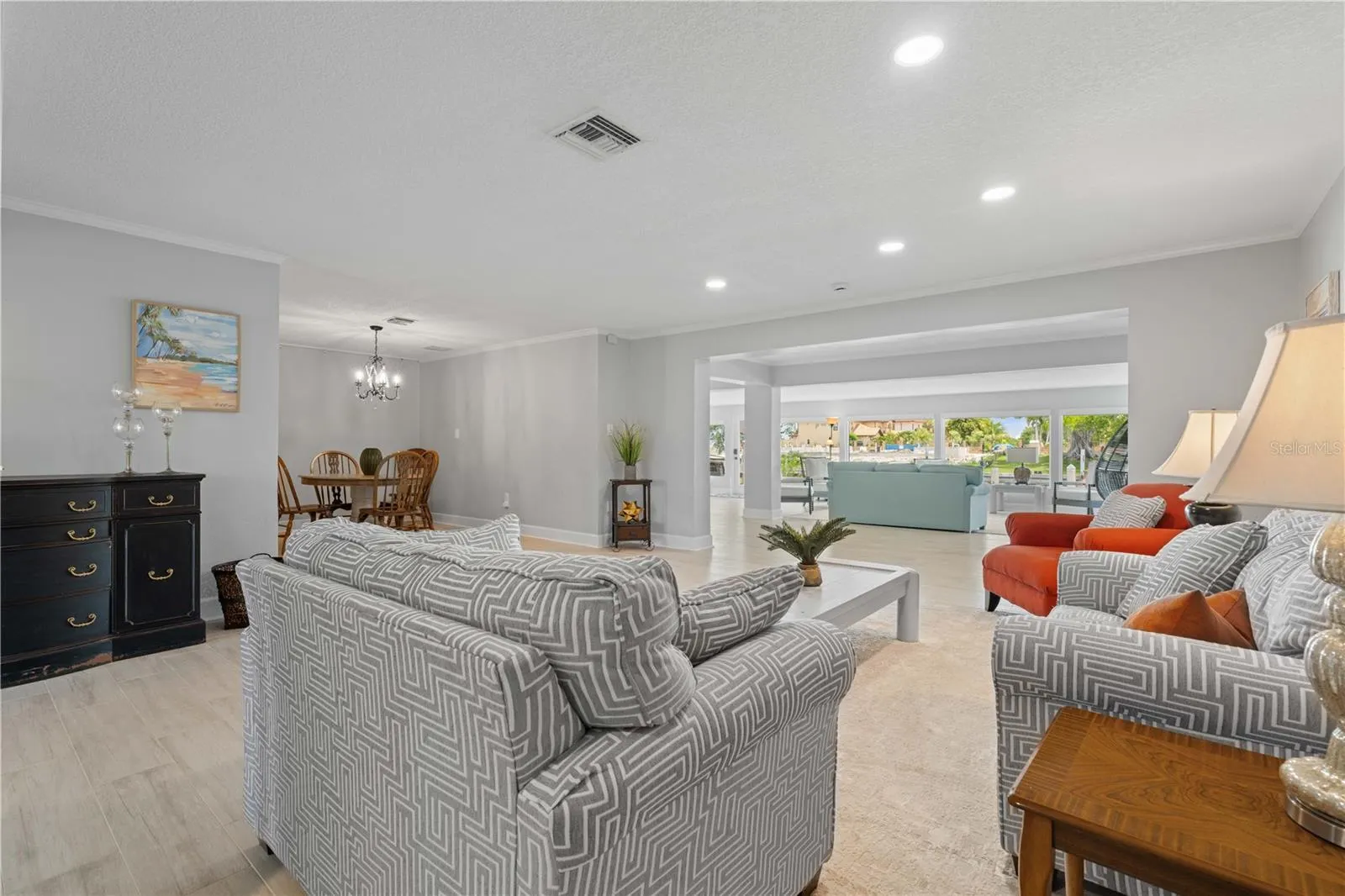 2211 PALM TREE DR