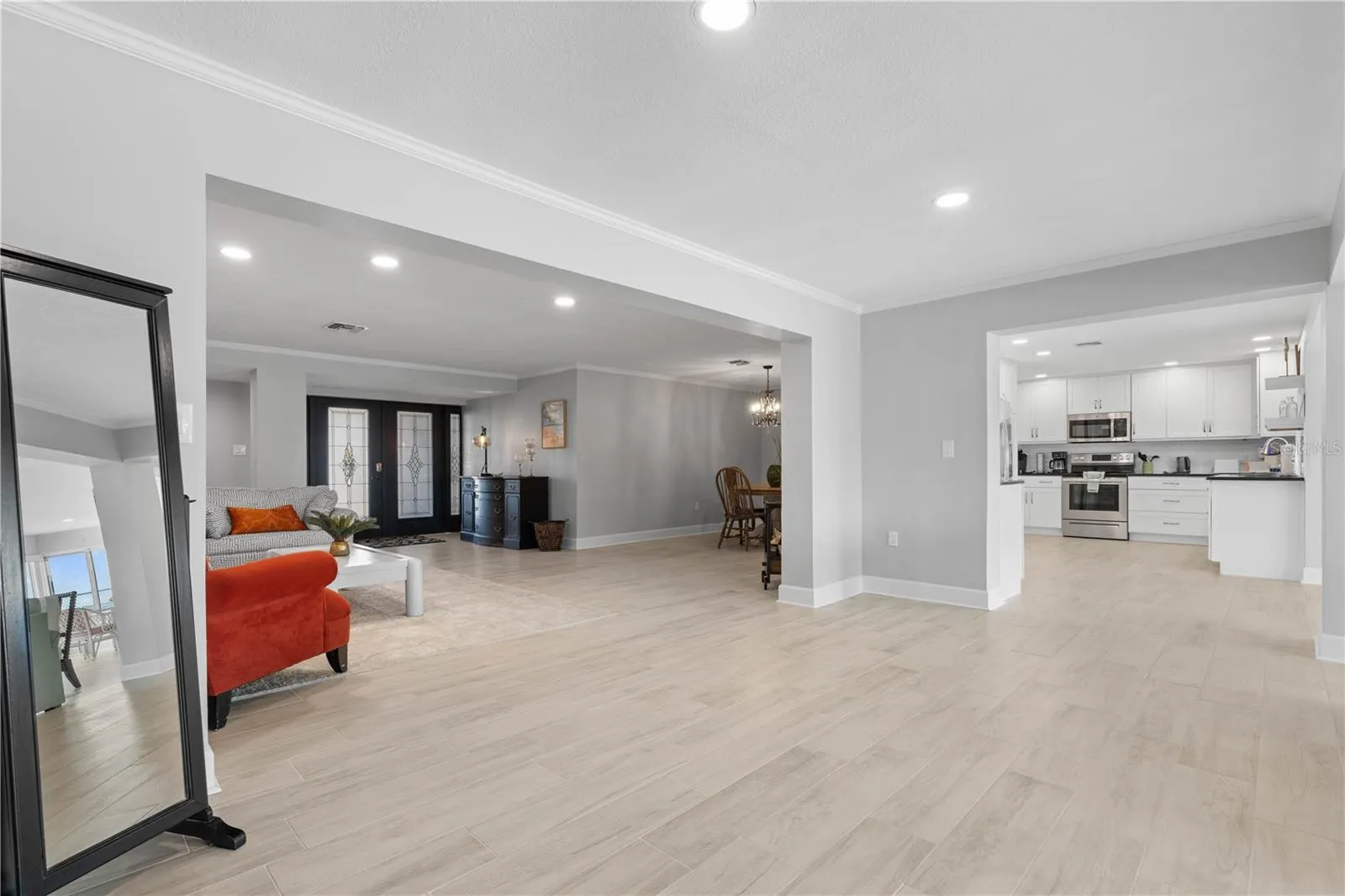 2211 PALM TREE DR