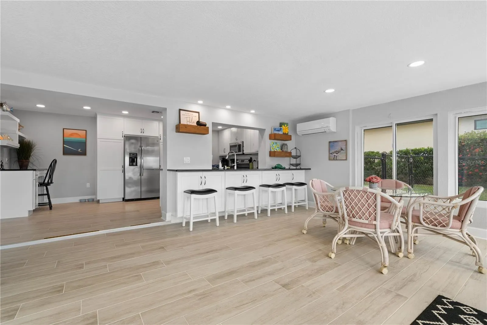 2211 PALM TREE DR