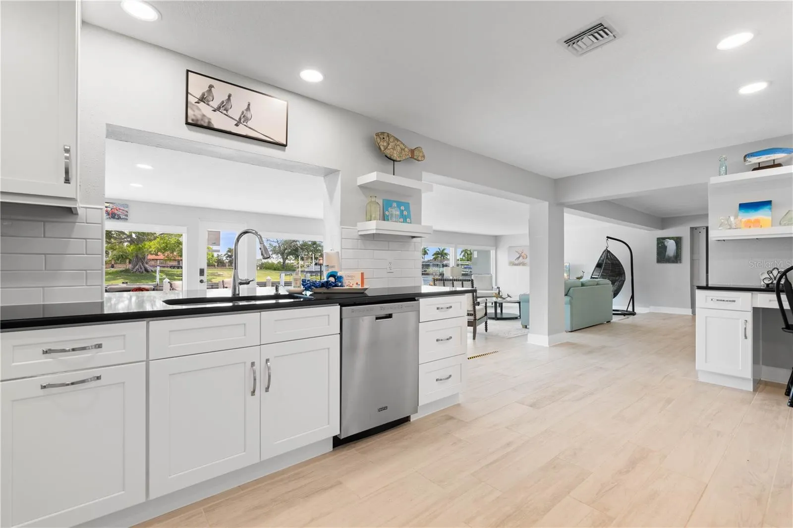 2211 PALM TREE DR