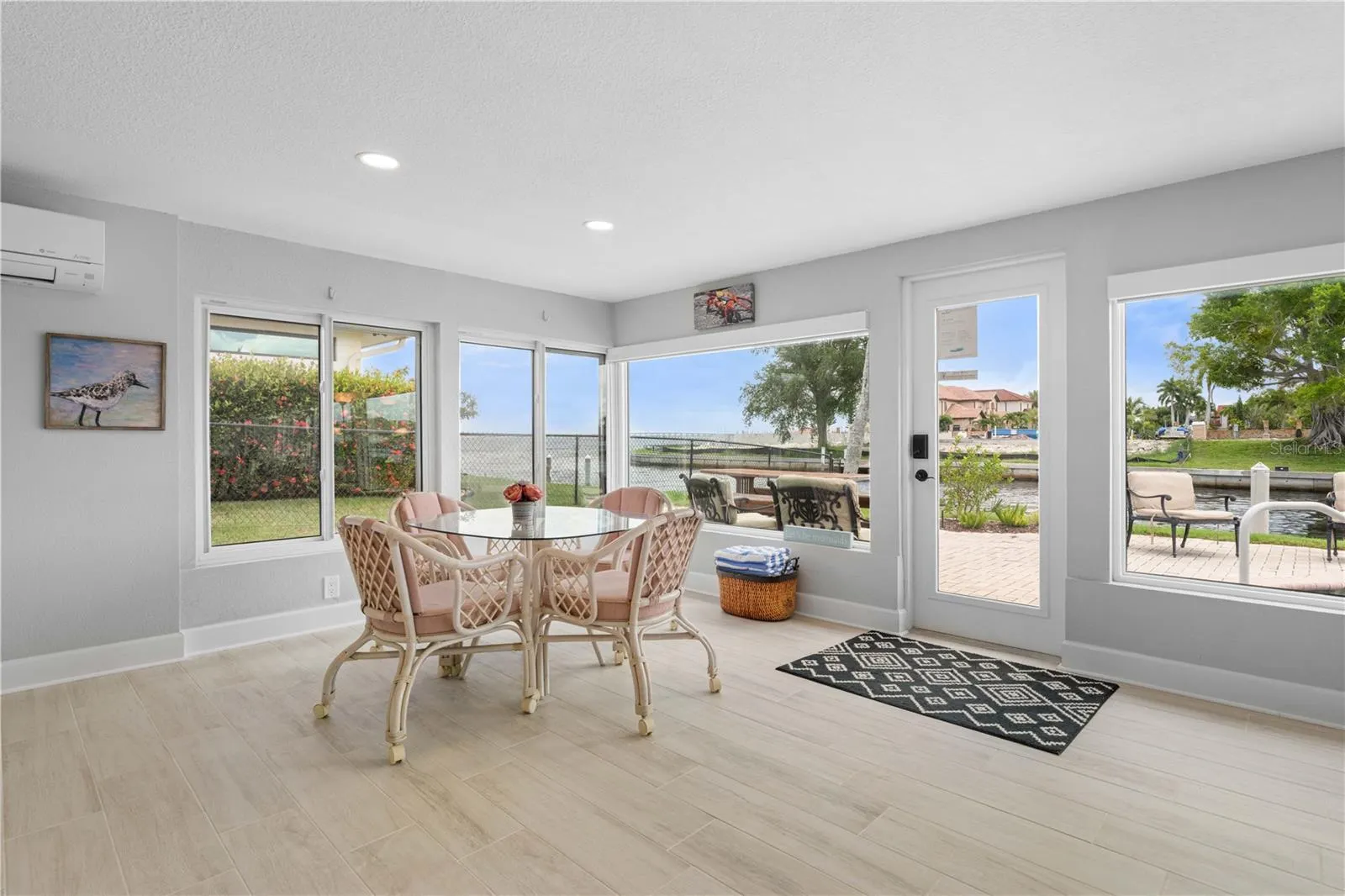 2211 PALM TREE DR
