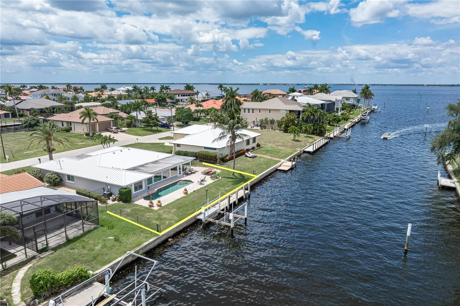 2211 PALM TREE DR