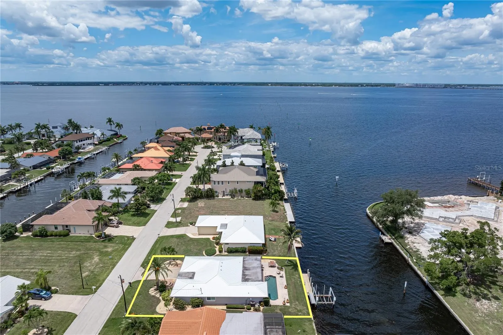 2211 PALM TREE DR