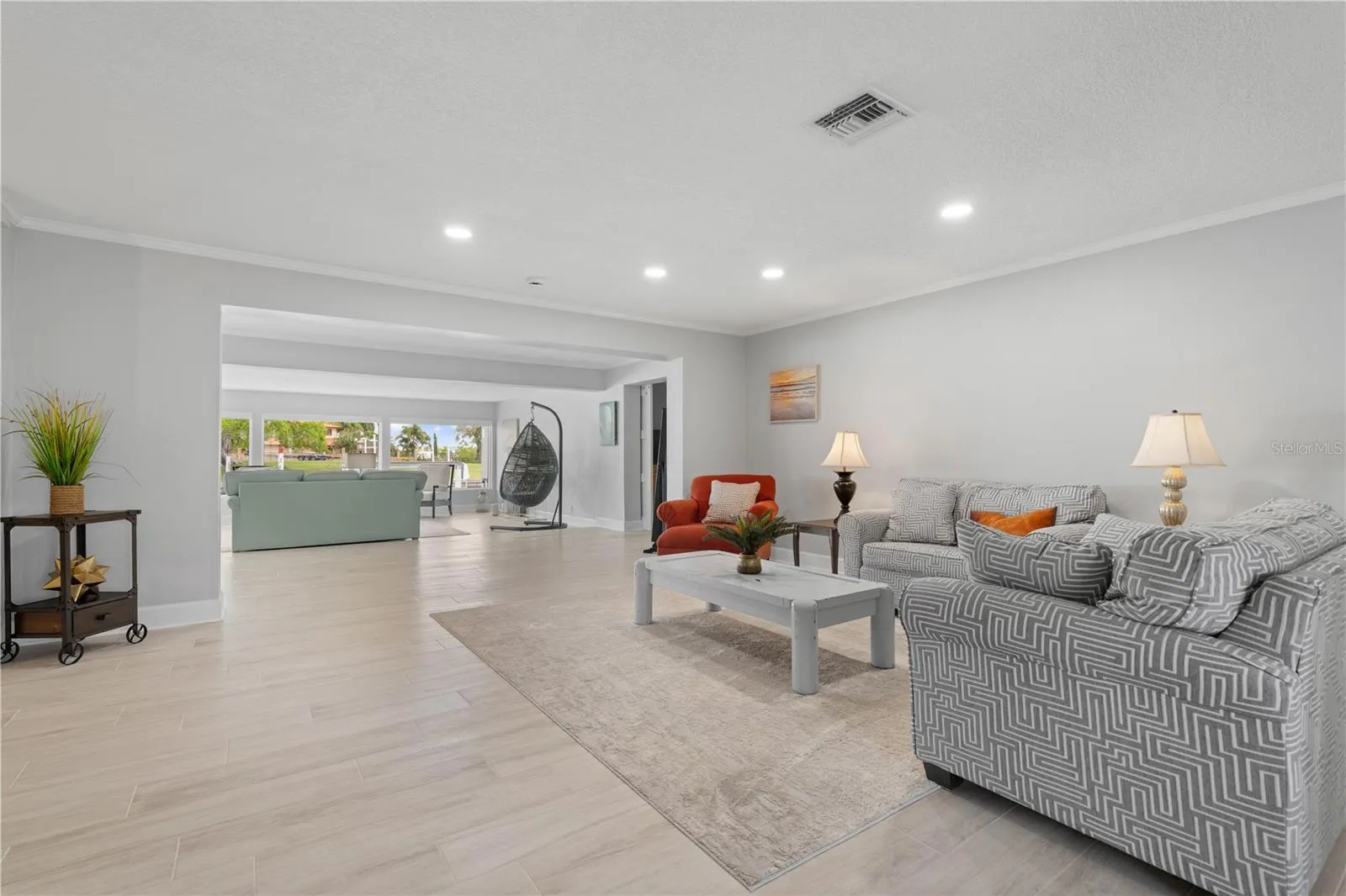 2211 PALM TREE DR