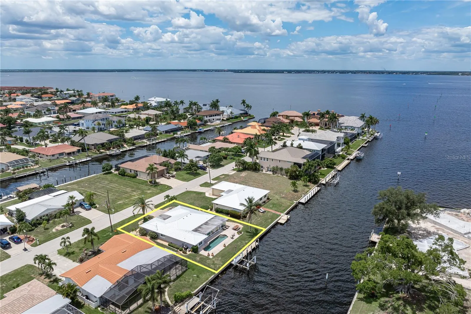2211 PALM TREE DR