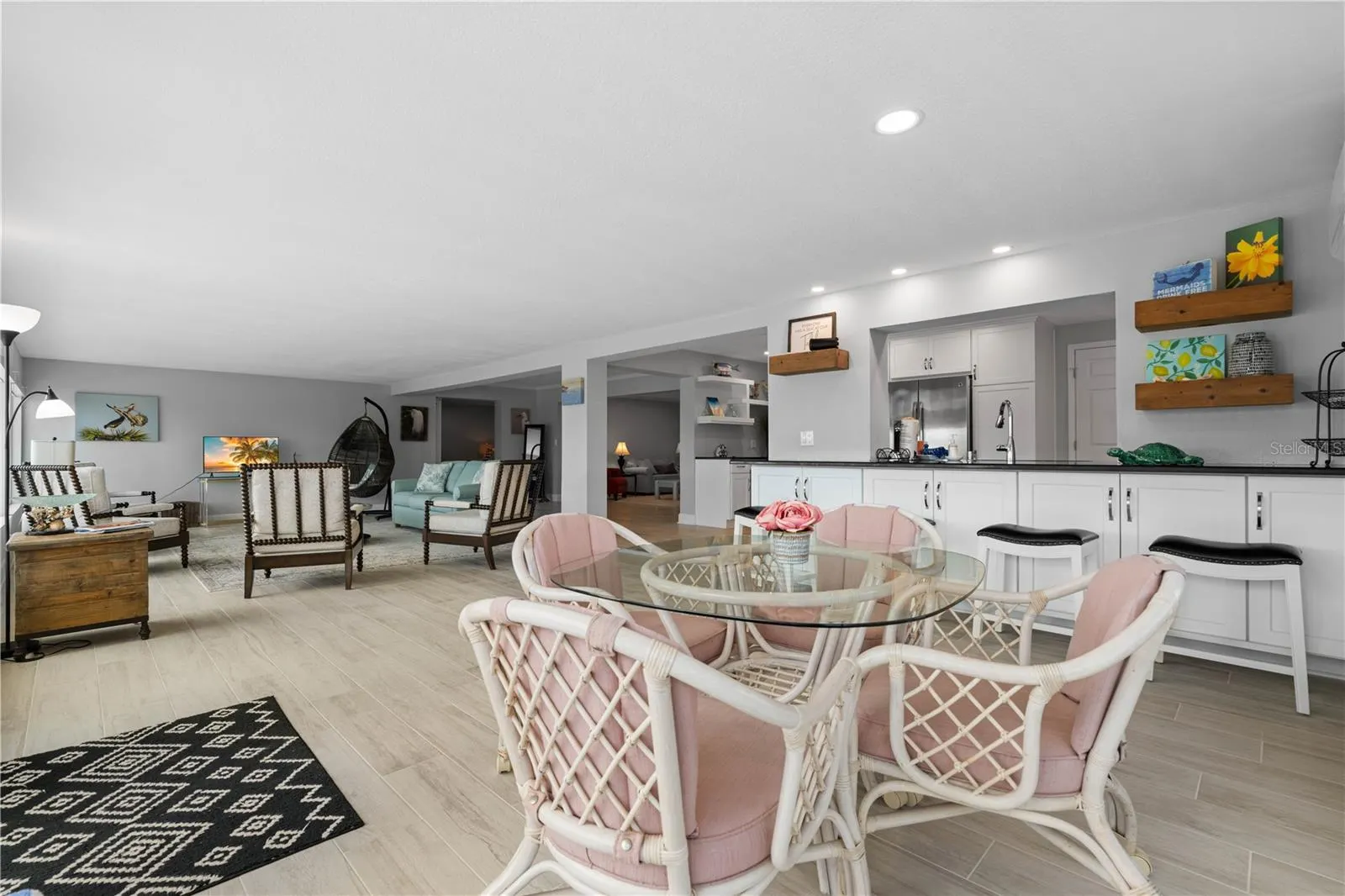 2211 PALM TREE DR