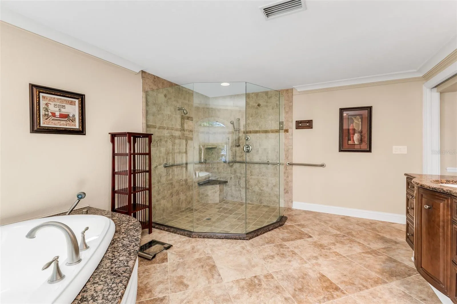 84 OCEAN DR