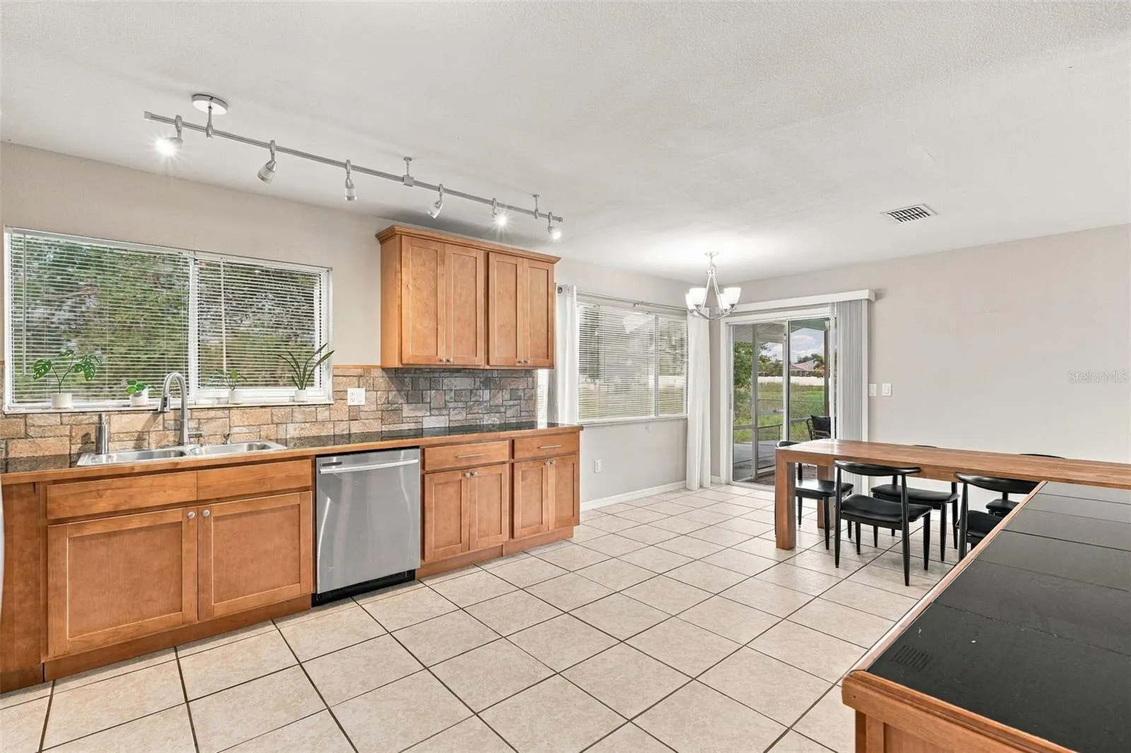 2555 PAN AMERICAN BLVD