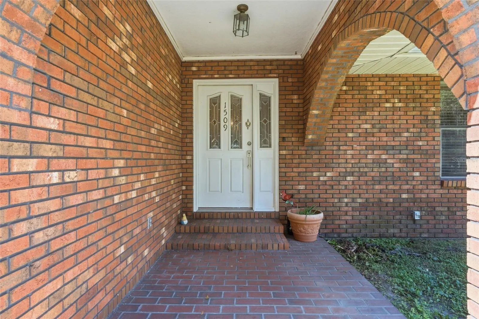 1509 N ARCADIA AVE