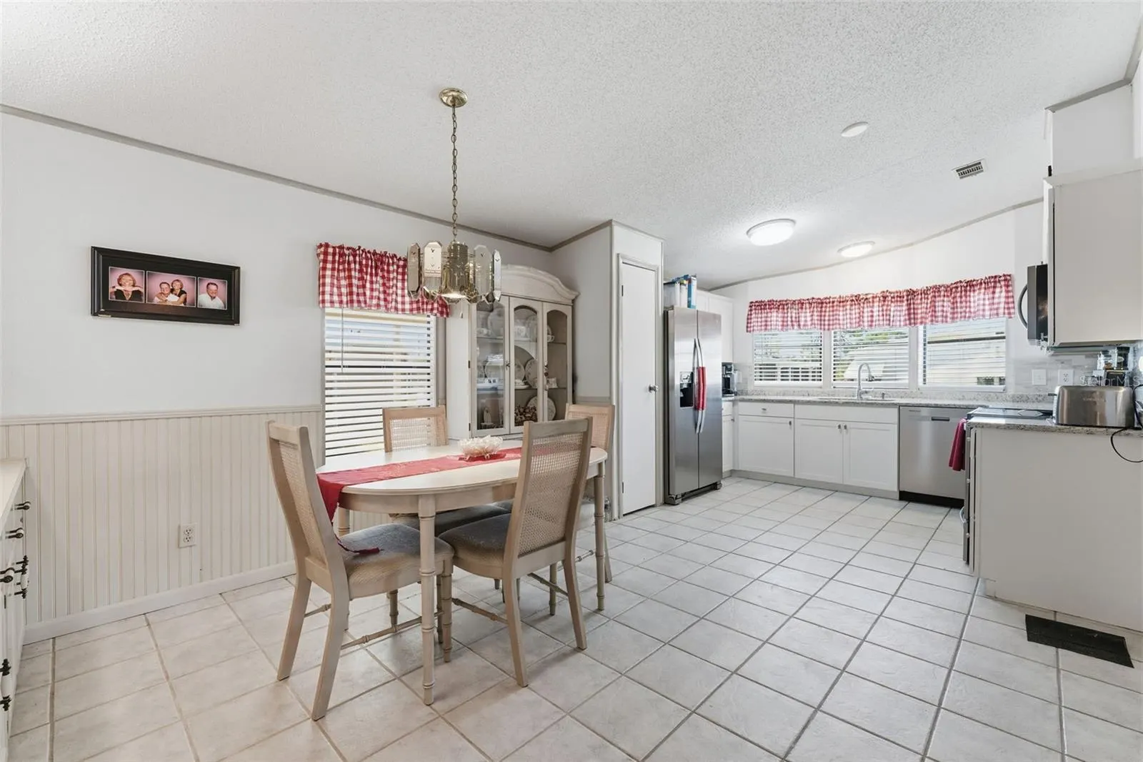 576 PORTSIDE DR
