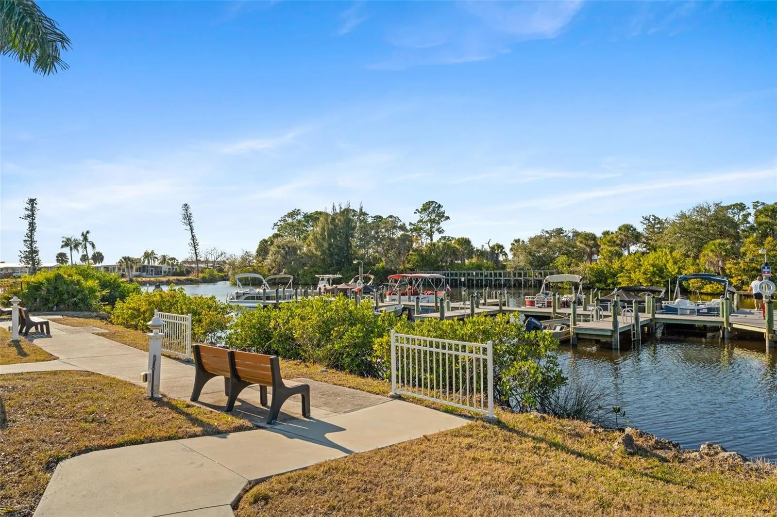 576 PORTSIDE DR