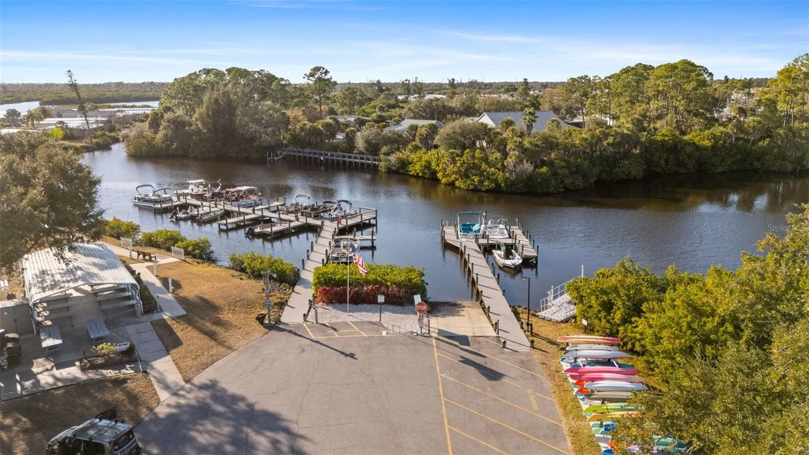 576 PORTSIDE DR