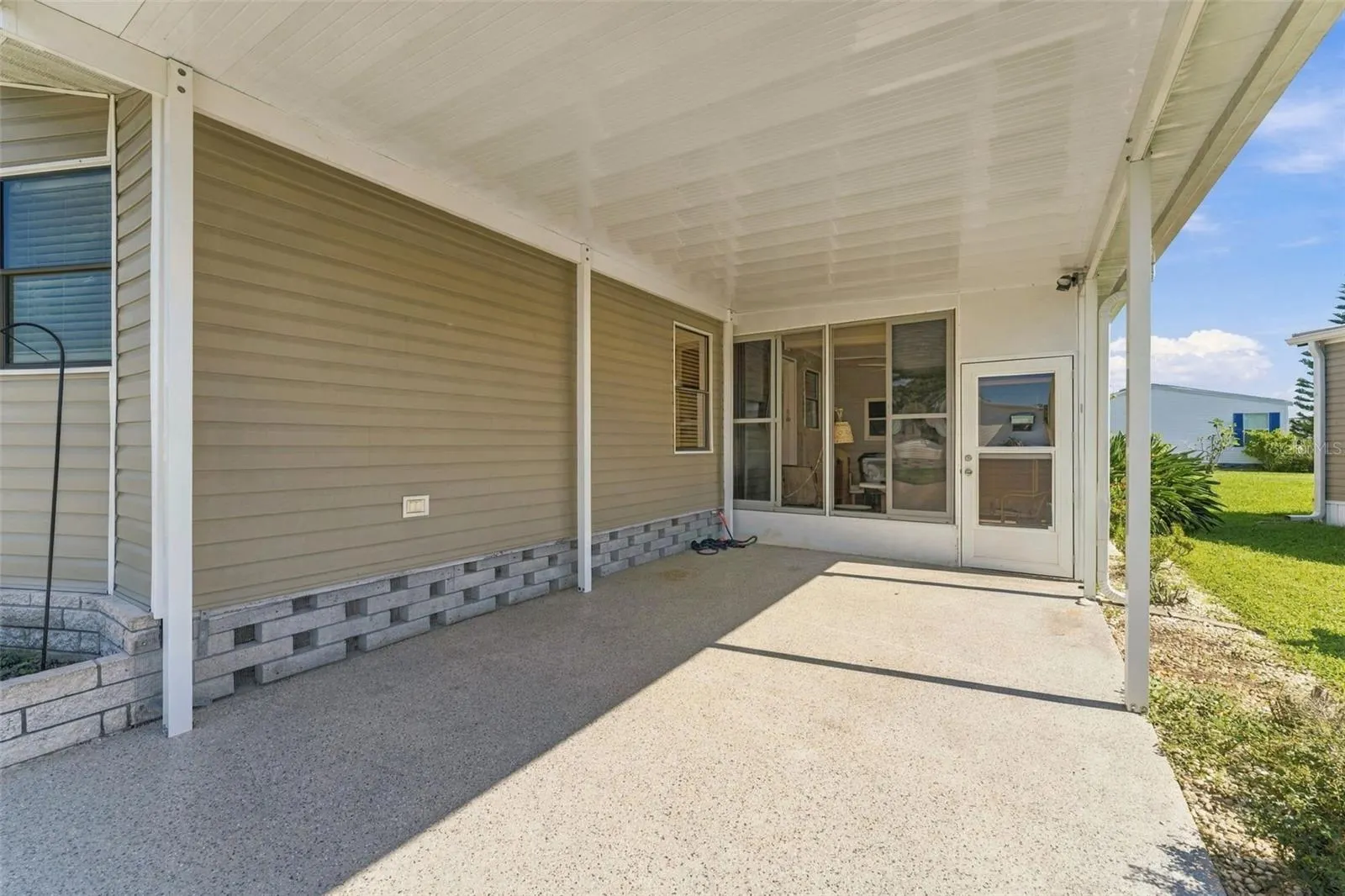 576 PORTSIDE DR