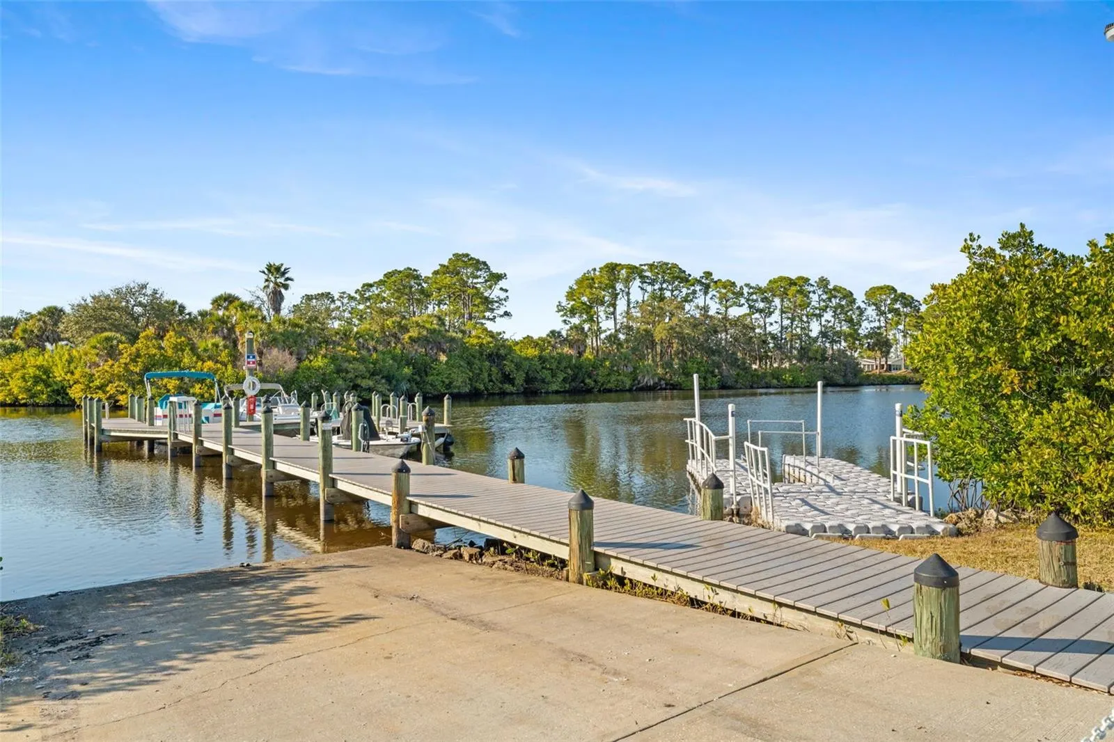 576 PORTSIDE DR