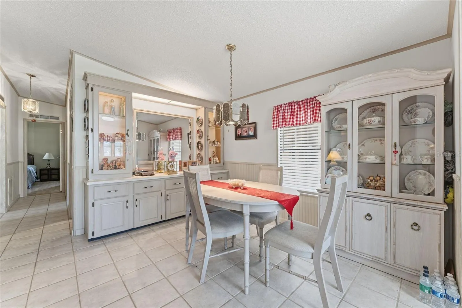576 PORTSIDE DR