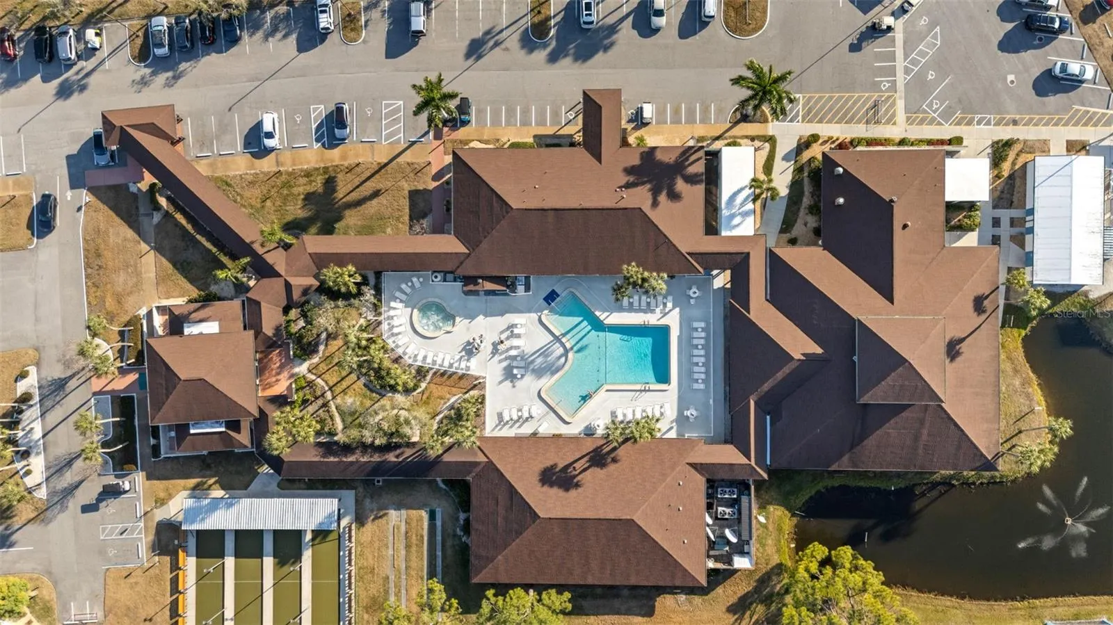 576 PORTSIDE DR