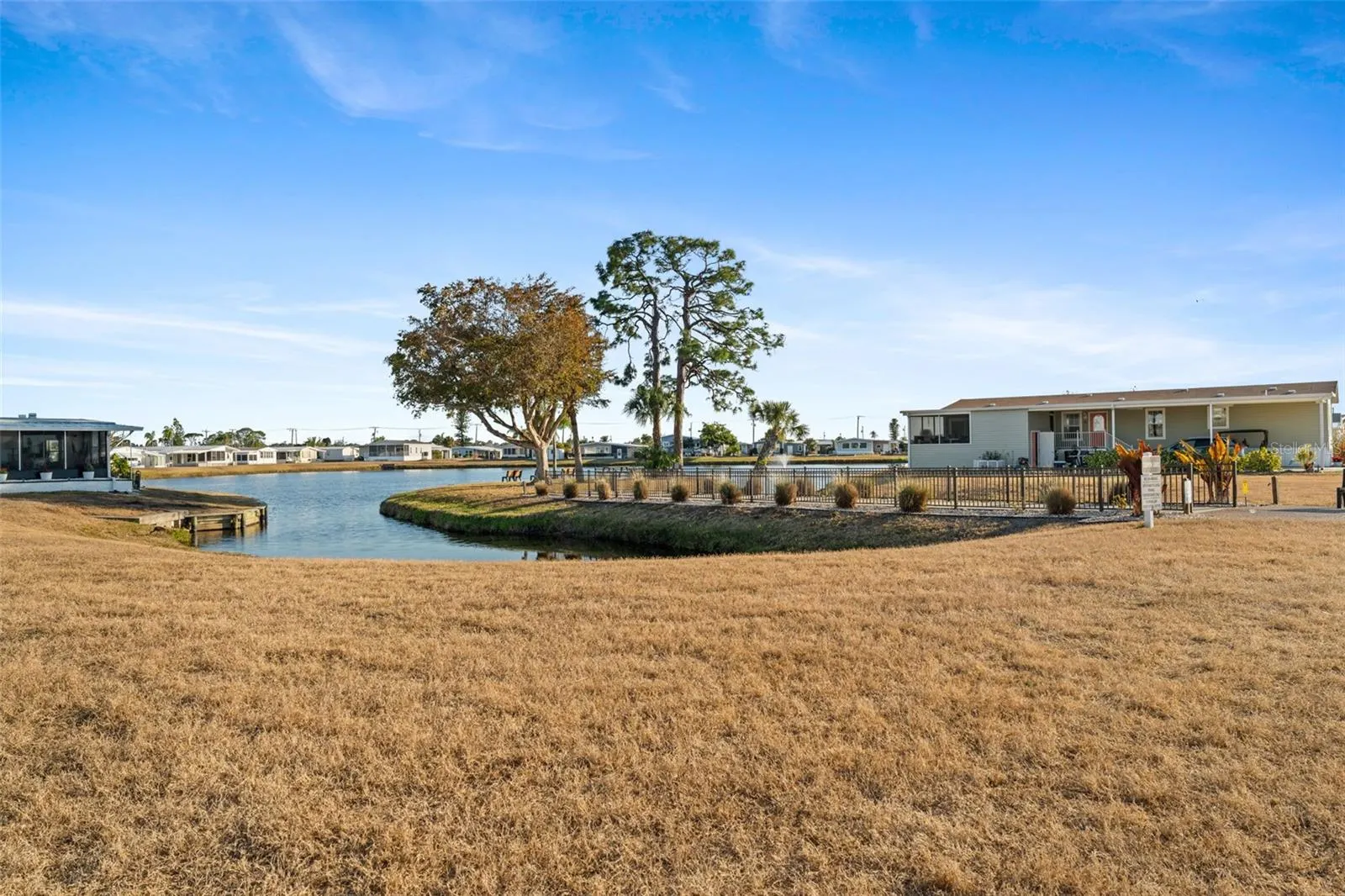576 PORTSIDE DR