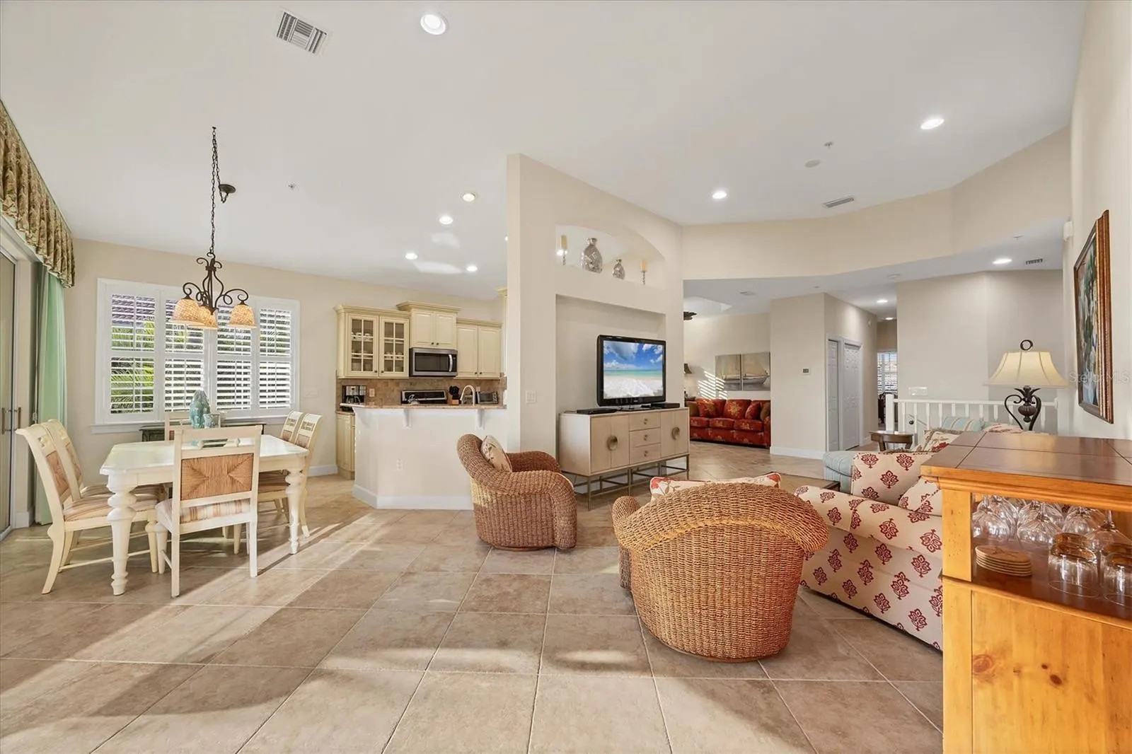 4746 CLUB DR #202 #202