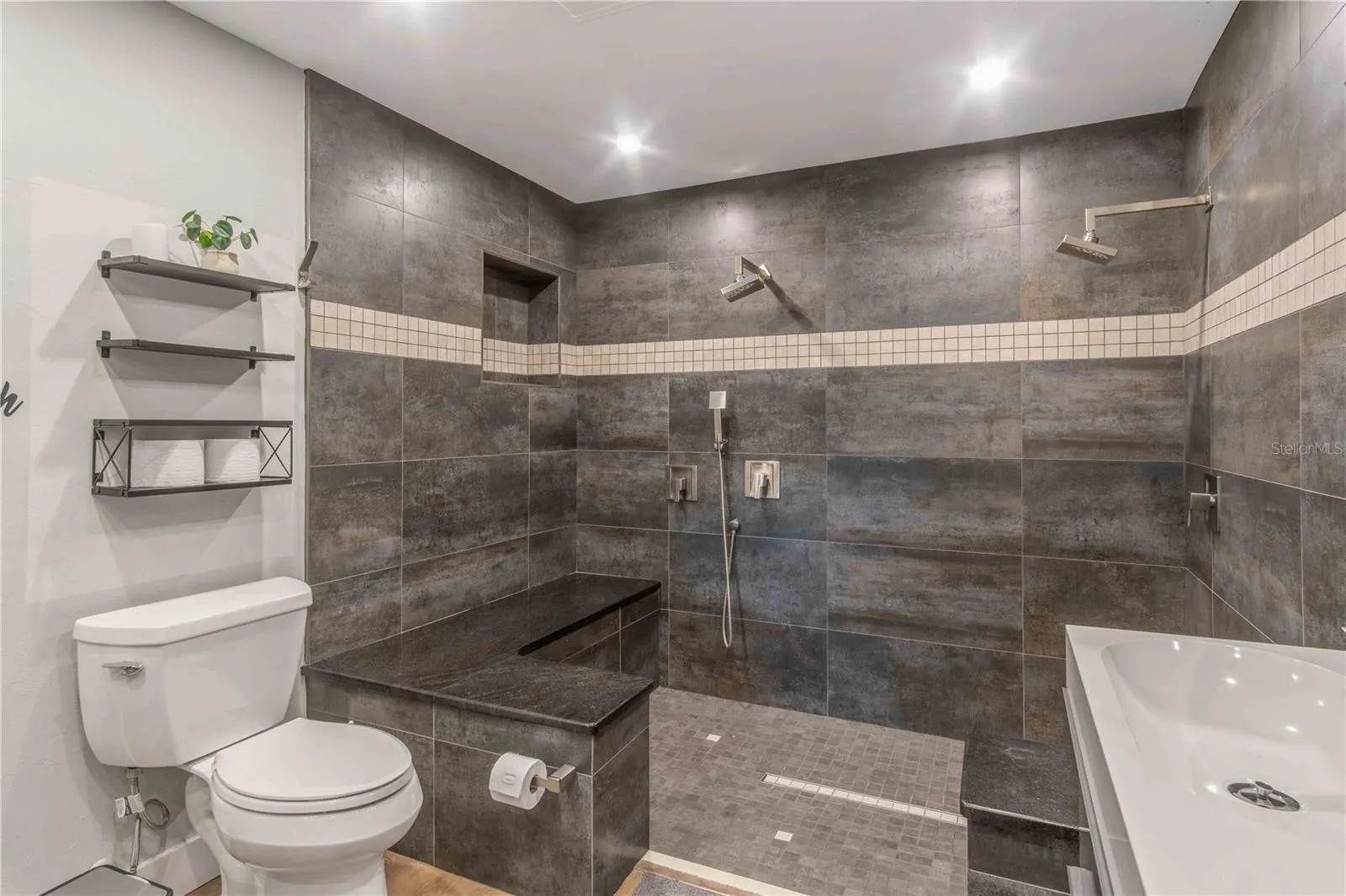 131 CASA LN