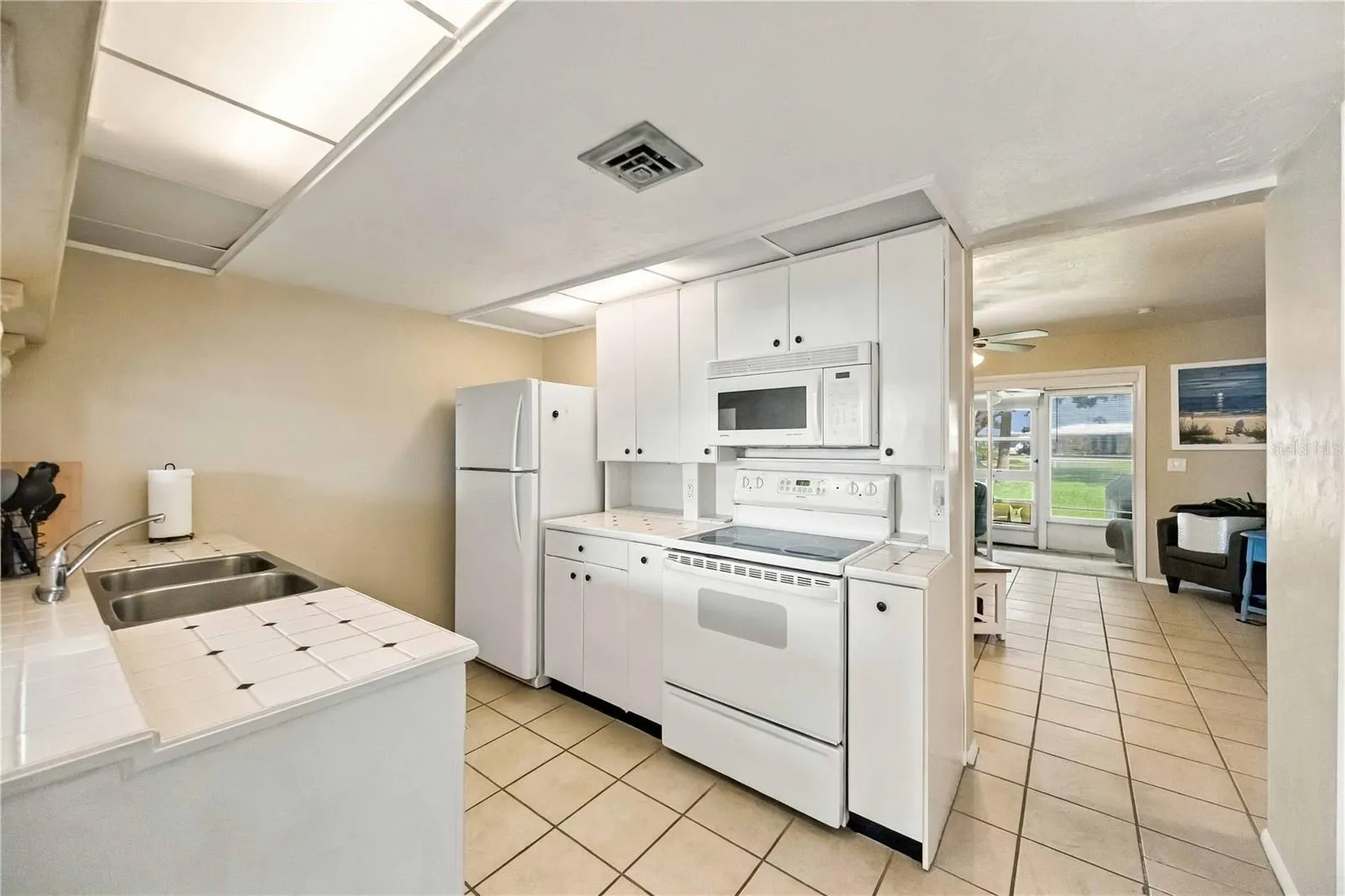 168 CIRCLEWOOD DR #102 #102
