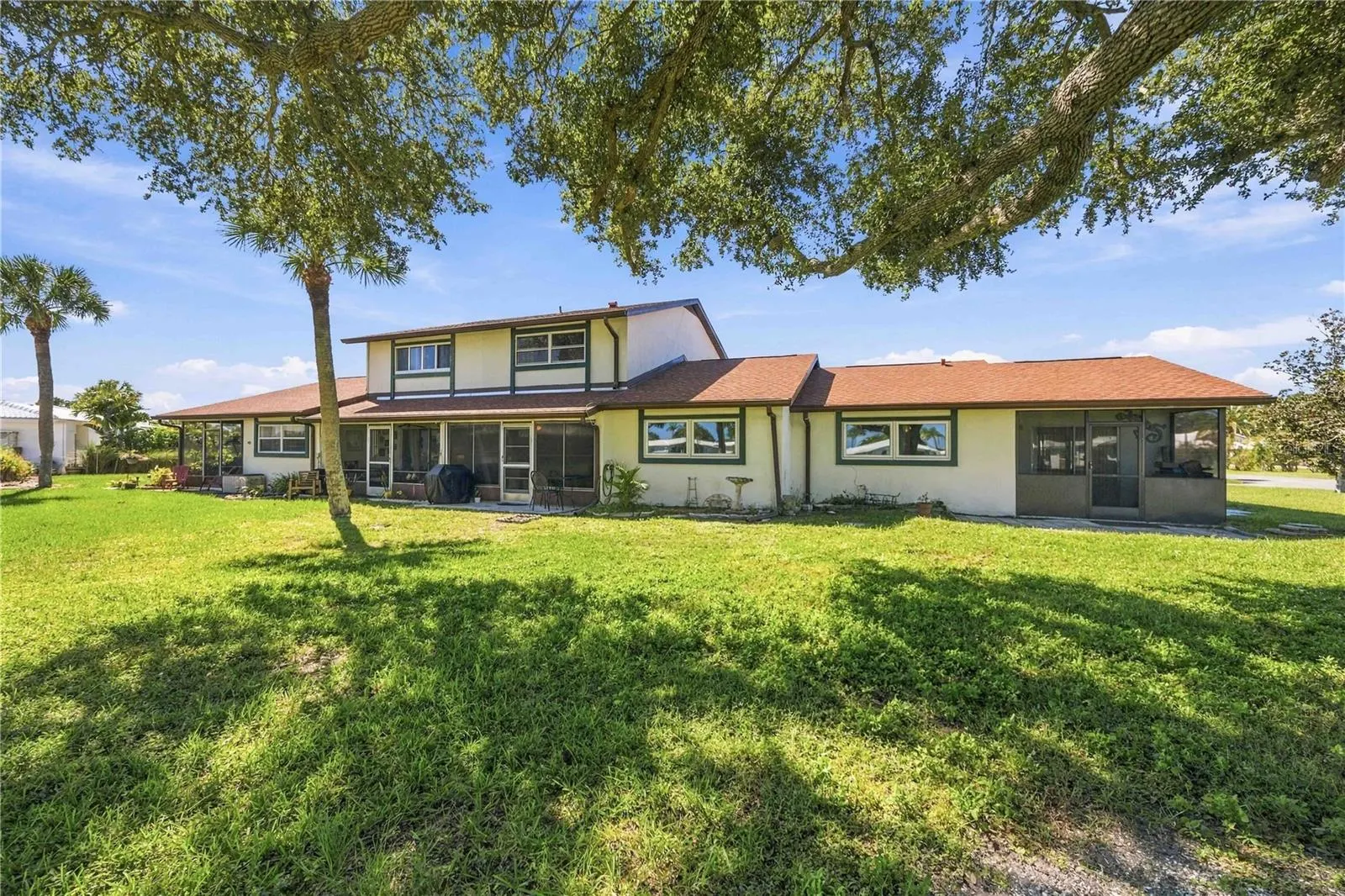 168 CIRCLEWOOD DR #102 #102