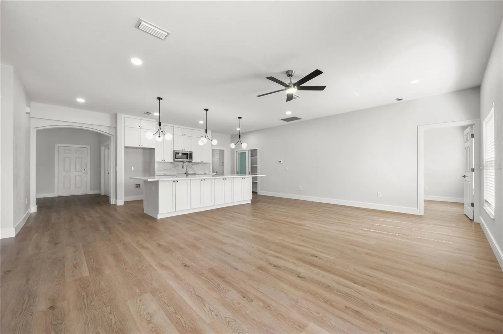 2707 SALLY LN