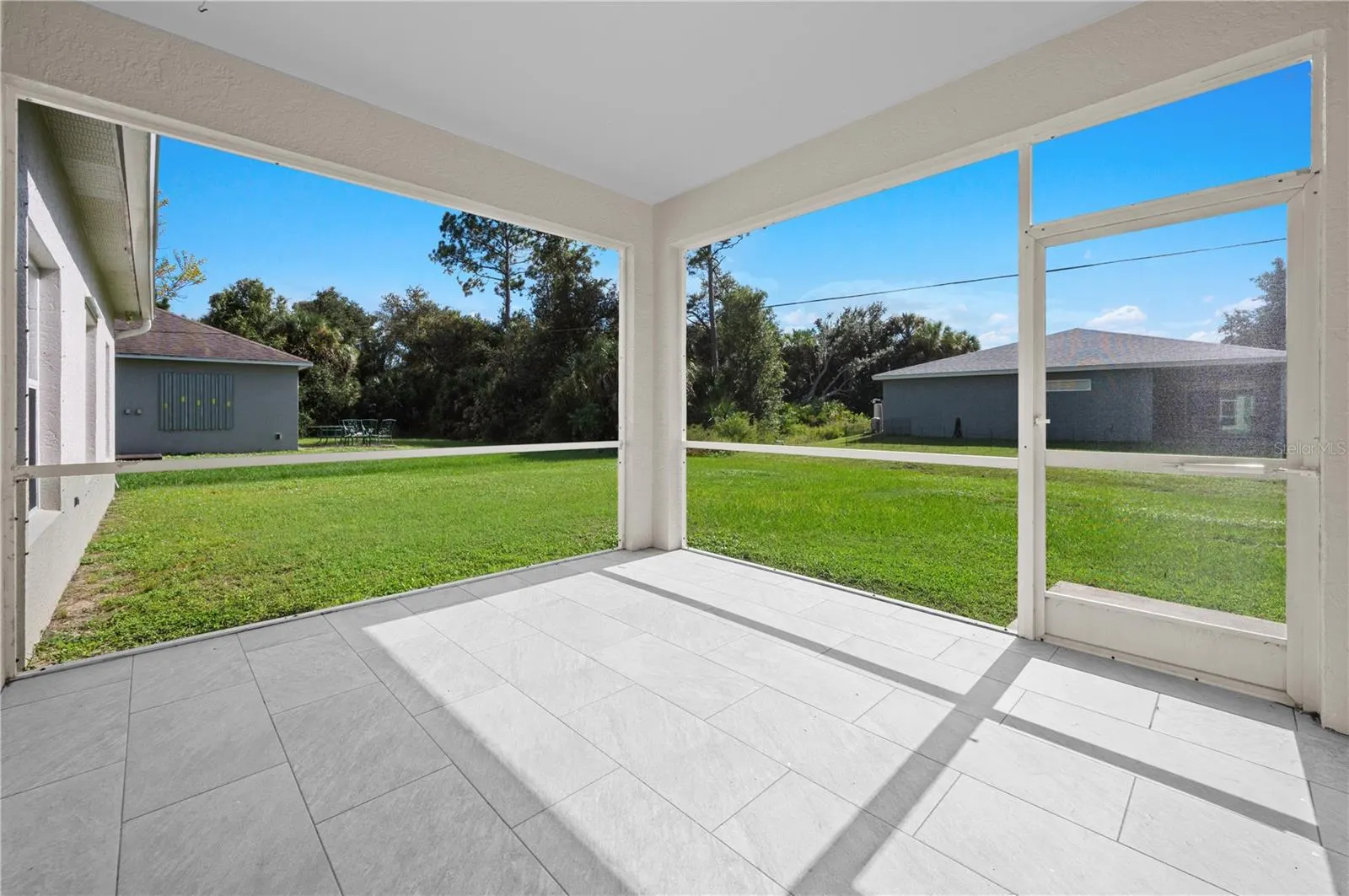 2707 SALLY LN