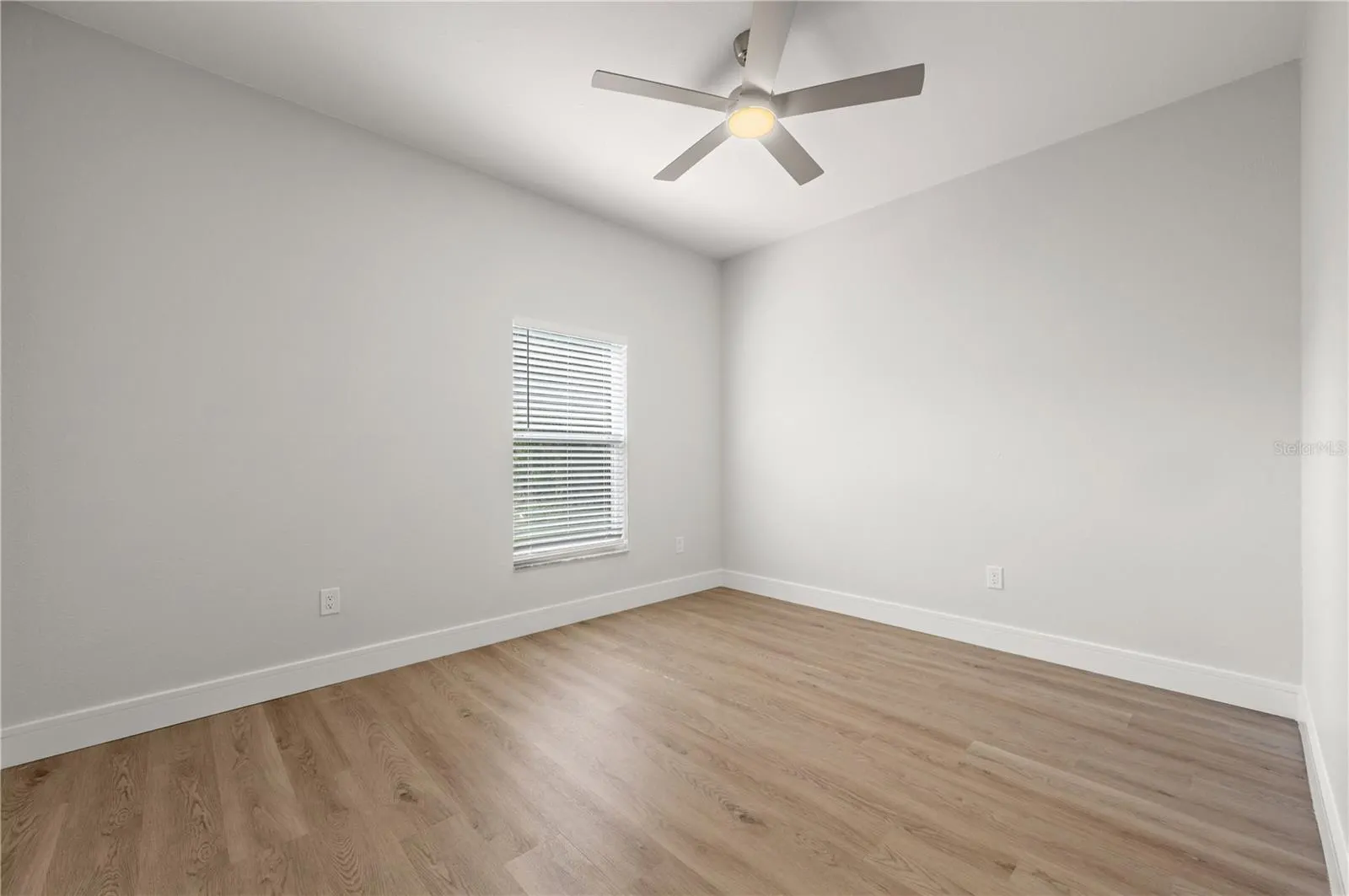 2707 SALLY LN