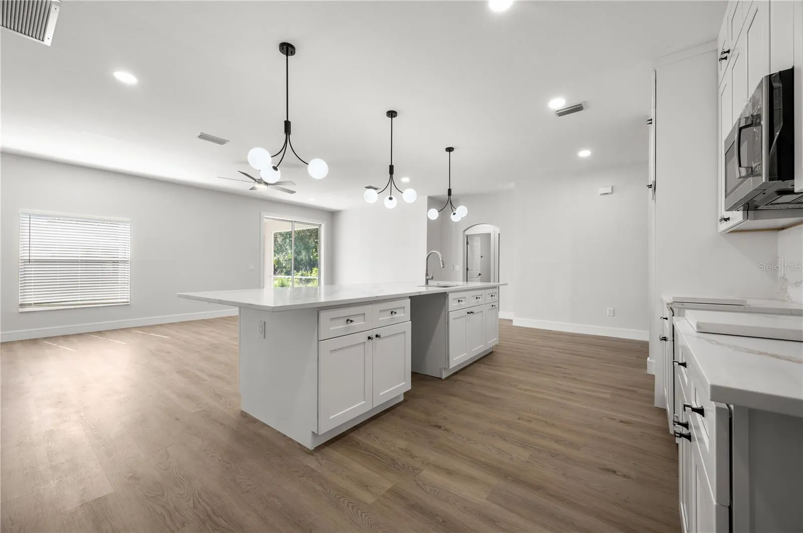 2707 SALLY LN