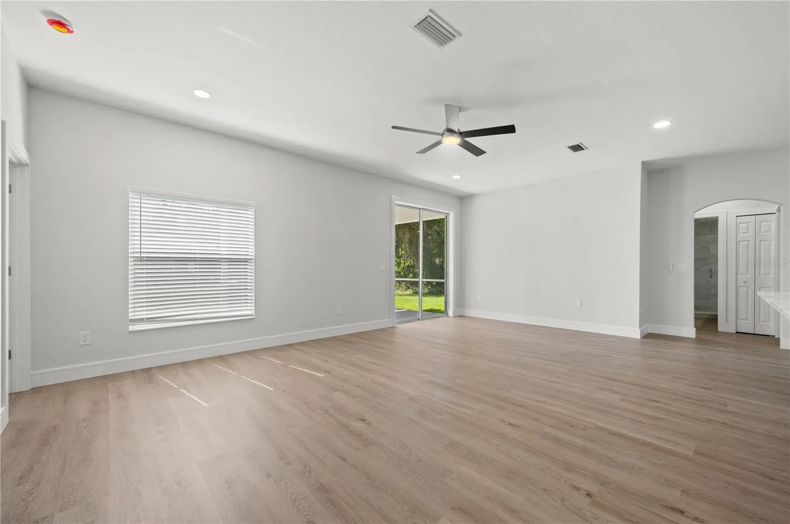 2707 SALLY LN