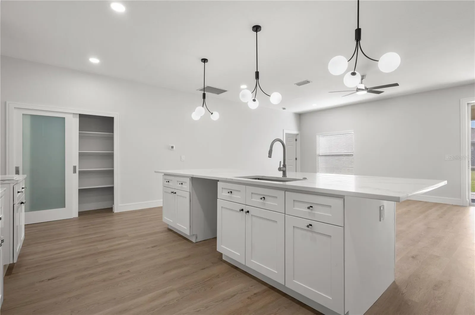 2707 SALLY LN