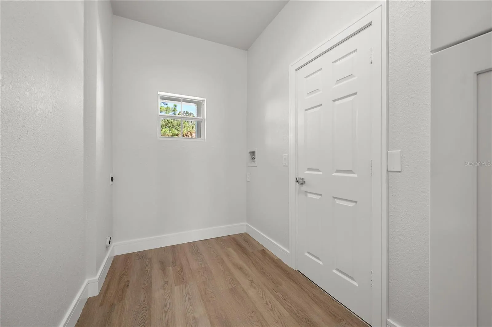 2707 SALLY LN