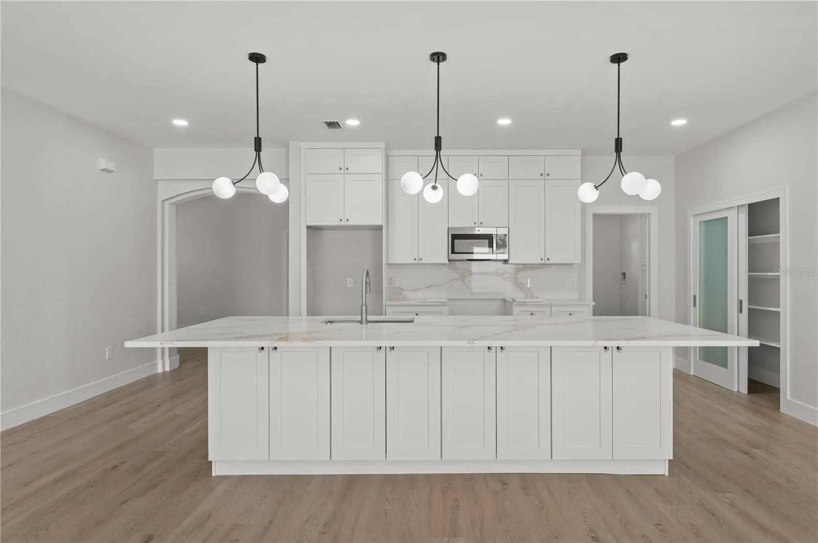 2707 SALLY LN