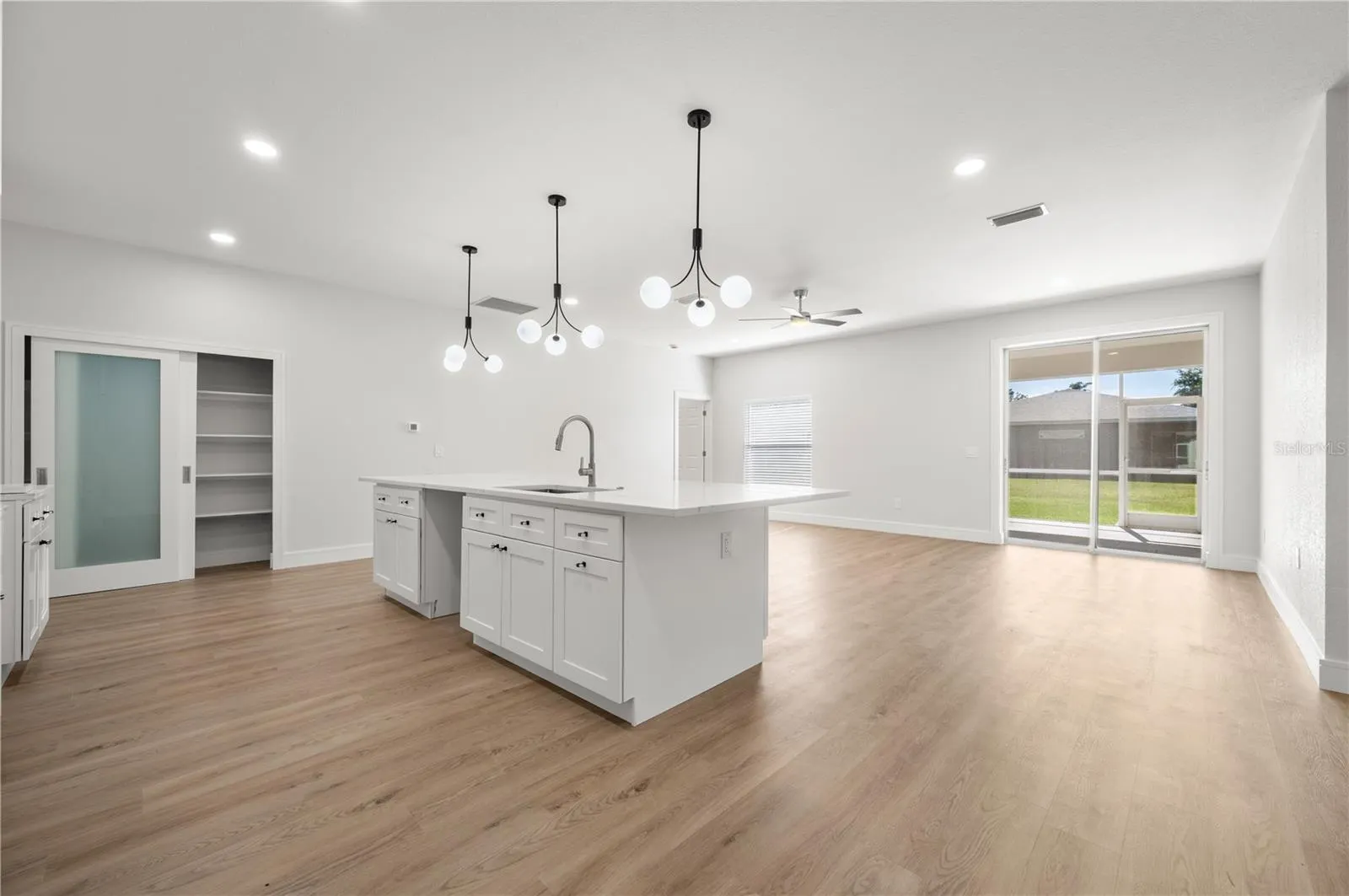 2707 SALLY LN