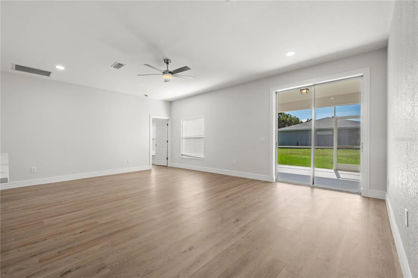 2707 SALLY LN