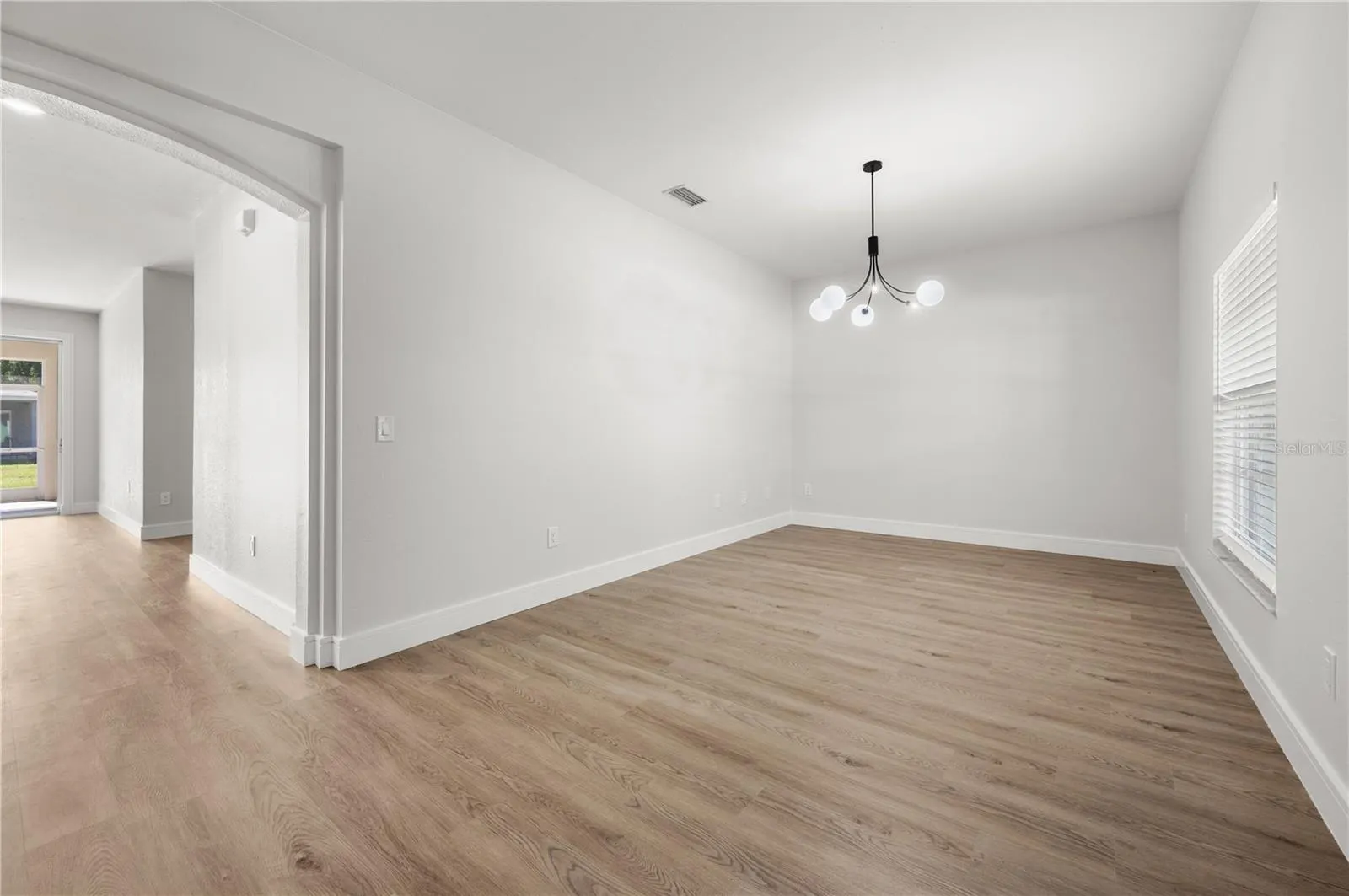 2707 SALLY LN