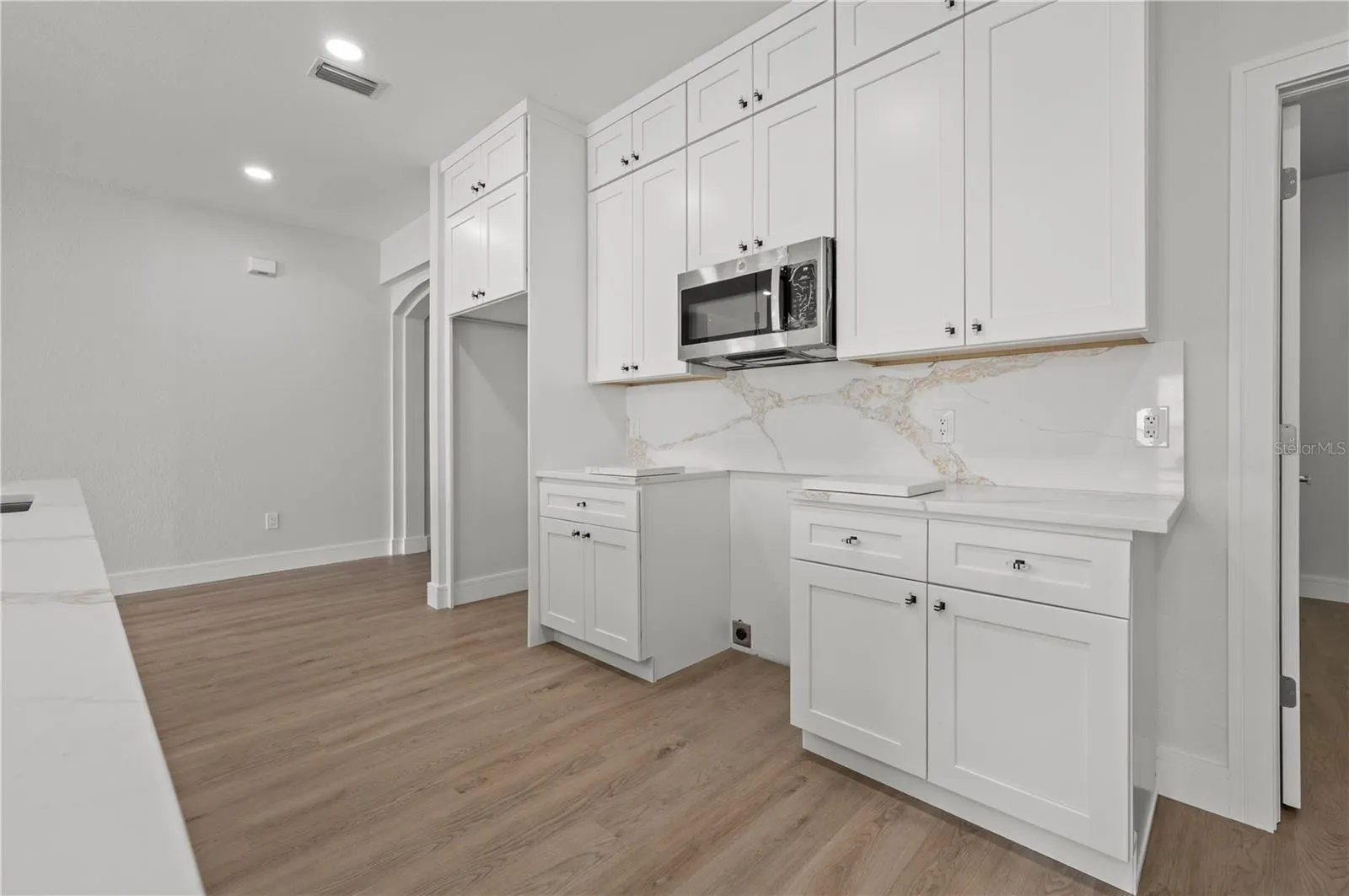 2707 SALLY LN
