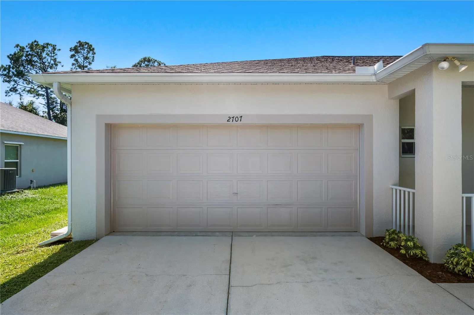 2707 SALLY LN