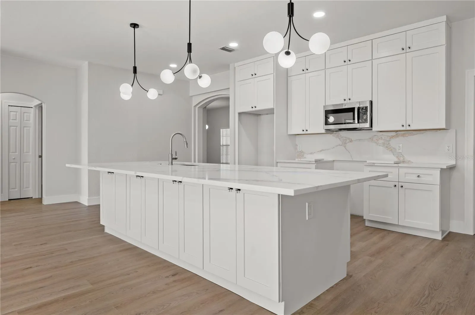 2707 SALLY LN