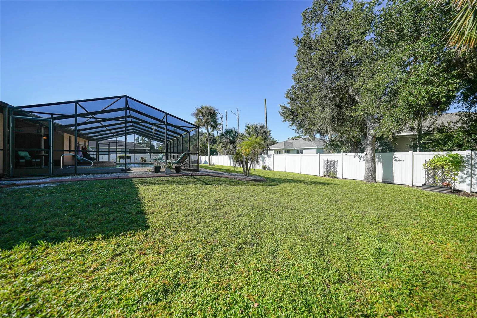 880 PHYLLIS ST
