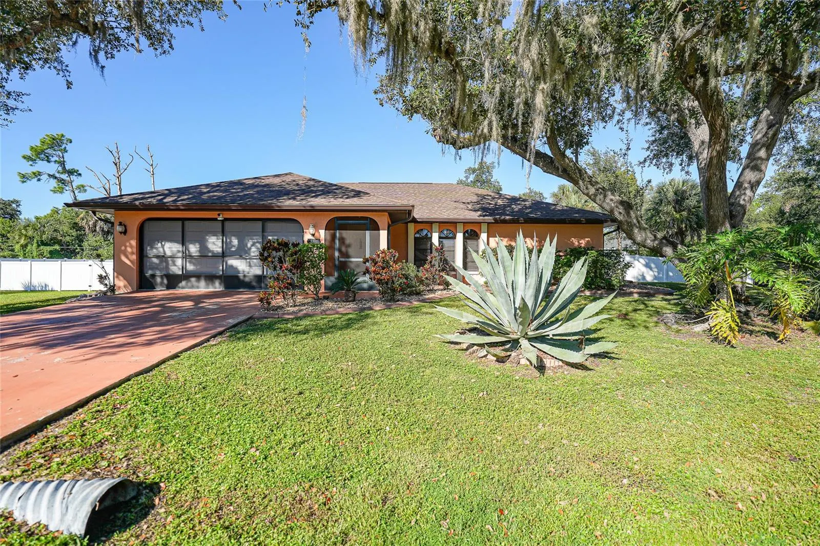 880 PHYLLIS ST