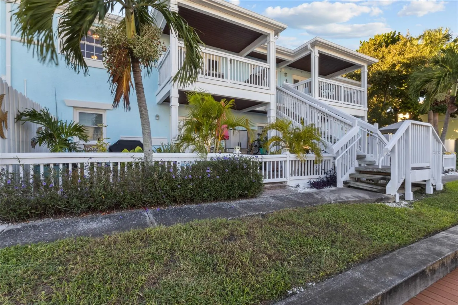 5202 BEACH DR SE #D #D
