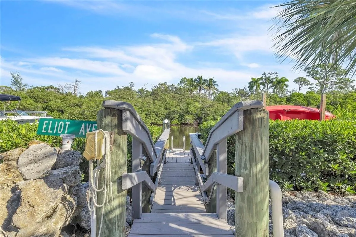 47 N STARBOARD DR