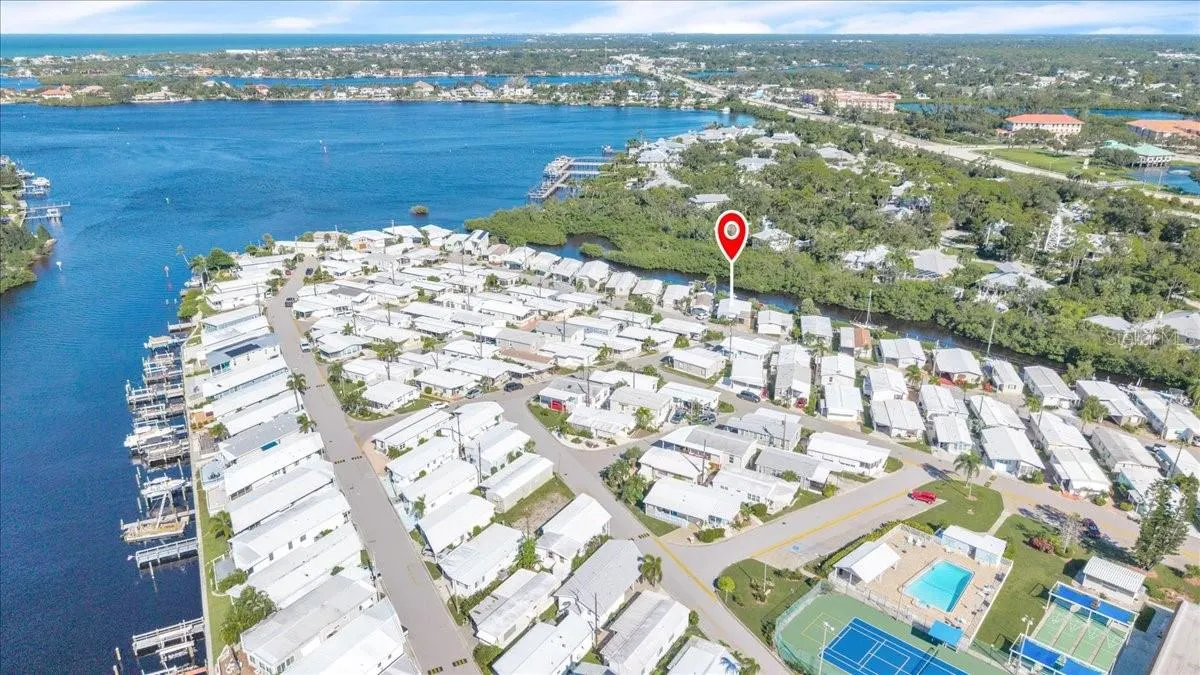 47 N STARBOARD DR