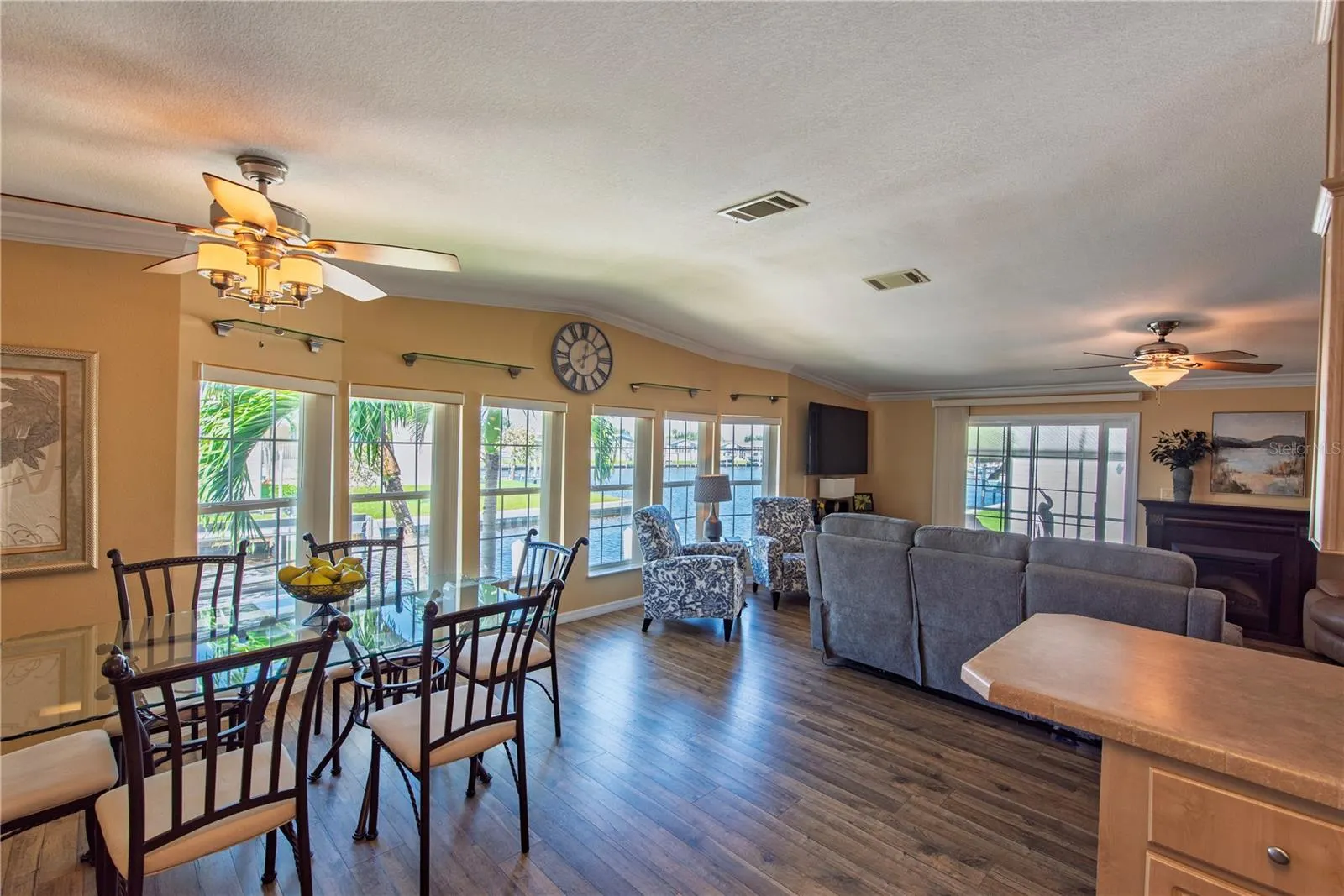 35 EMDEN CIR