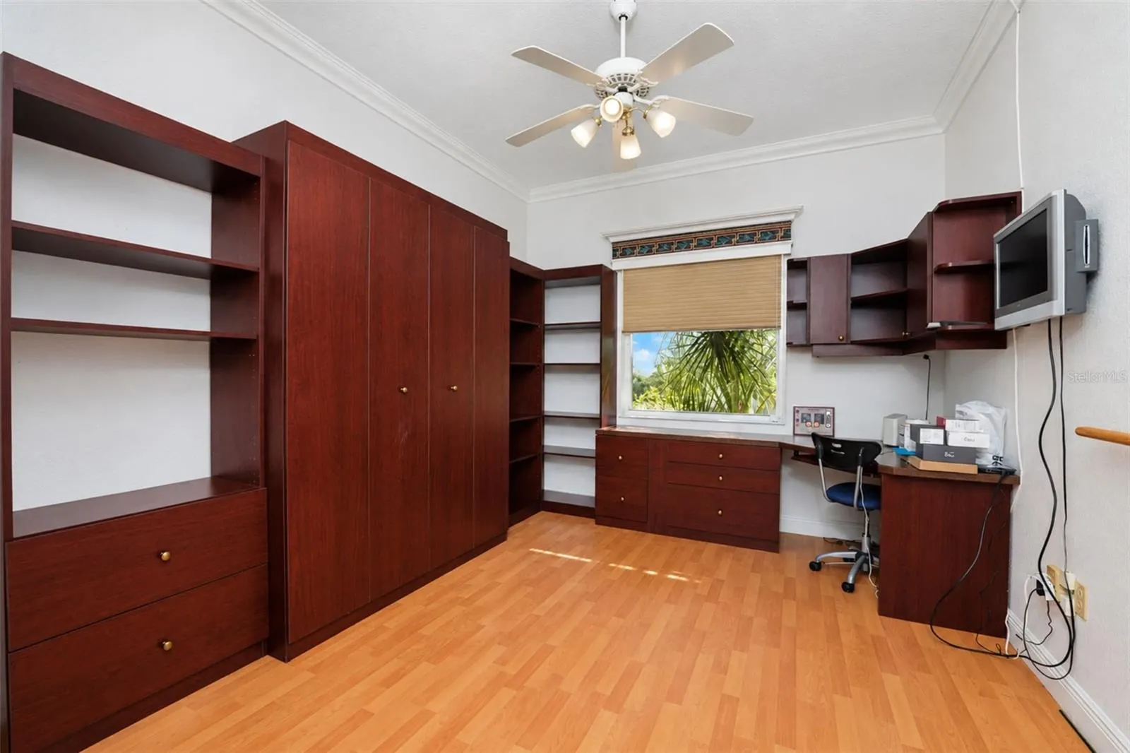 1481 W MARION AVE