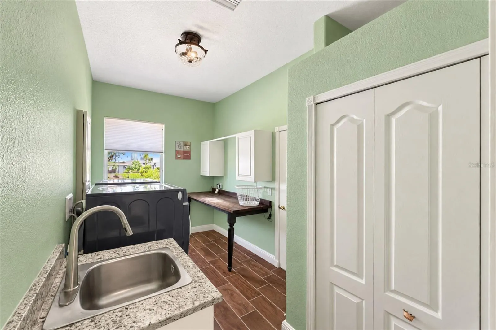 1481 W MARION AVE