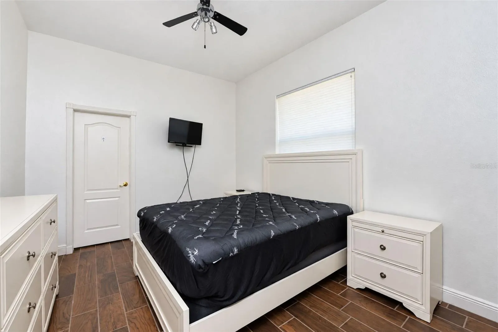 1481 W MARION AVE