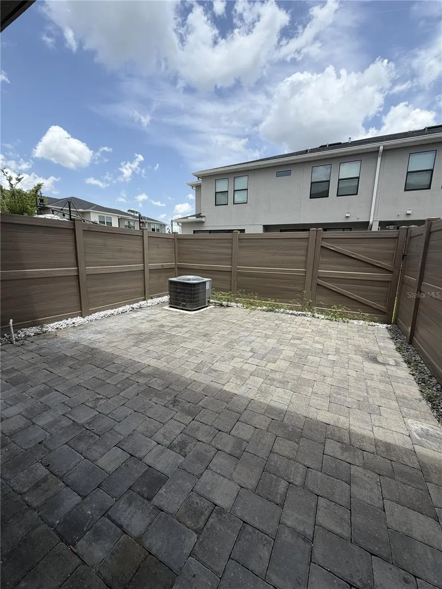 4713 TERRA ESMERALDA DR